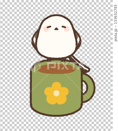 一隻長尾山雀趴在杯邊打盹兒 133632785