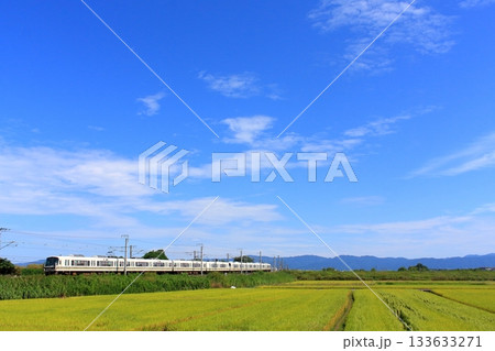 秋空の列車 133633271