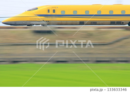 疾走するドクターイエロー 133633346