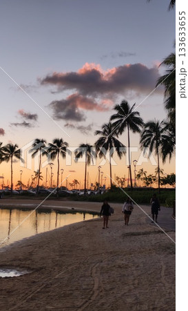 ハワイ夕日 133633655