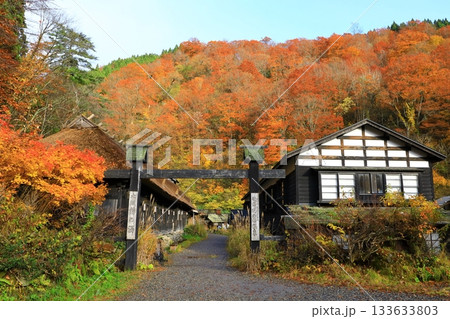 秋田県　紅葉の乳頭温泉郷 133633803