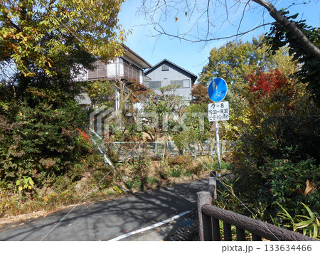 生活道路に設置された時間制限付き標識 生活道路に設置された時間制限付き標識 133634466