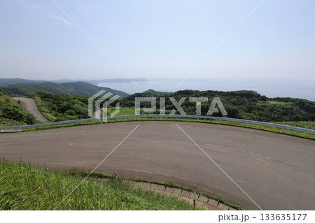 青森　中泊　国道339号眺瞰台のつづら折れ 133635177