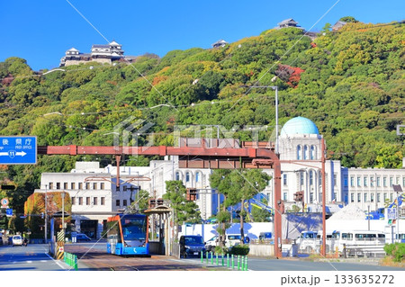 【愛媛県】快晴の松山城と愛媛県庁と伊予鉄電車 133635272