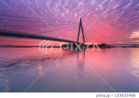 常吉大橋 朝焼け 133635490