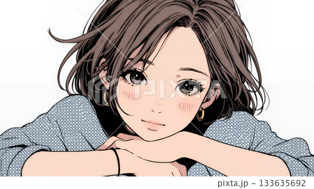 頬を赤らめて、照れ笑いする若い女性