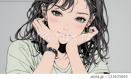 頬を赤らめて、照れ笑いする若い女性