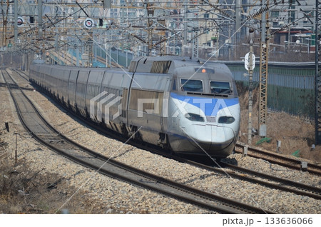 韓国鉄道公社KORAIL　高速列車KTXの走る風景 133636066