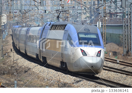 韓国鉄道公社KORAIL　高速列車KTX山川（サンチョン）の走る風景 133636141