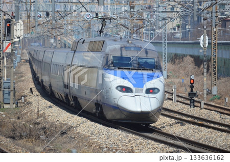 韓国鉄道公社KORAIL 高速列車KTXの走る風景 韓国鉄道公社KORAIL 高速列車KTXの走る風景 133636162