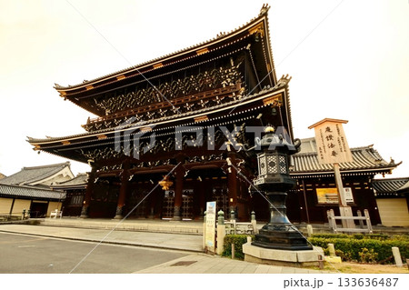 京都府　東本願寺・御影堂門（重要文化財） 京都市 下京区 常葉町　2022年2月 133636487