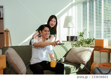 young couple helps put things in boxes and prepares to move to a new house. 133636601