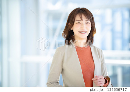 女性 女性 133636717