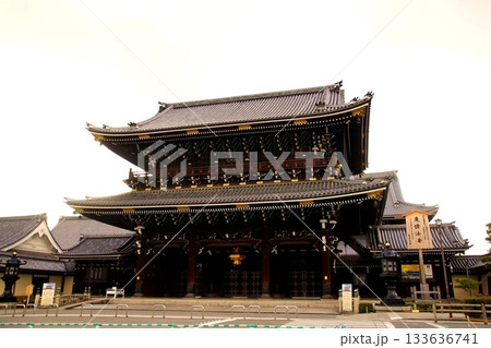 京都府　東本願寺・御影堂門（重要文化財） 京都市 下京区 常葉町　2022年2月 133636741