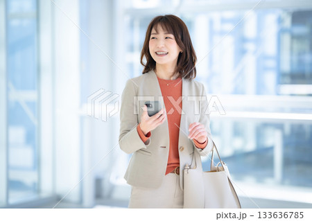 女性 133636785