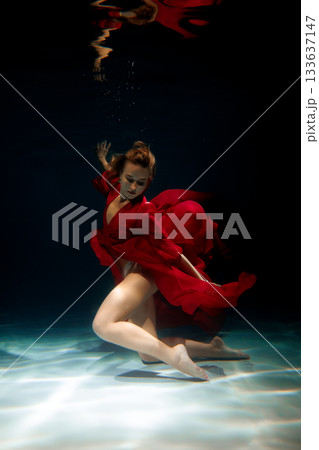 Luminous underwater performance featuring extended leg 133637147