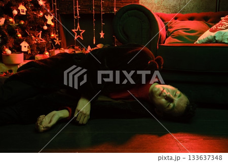 Relaxing evening featuring Christmas decor and nostalgic warmth Relaxing evening featuring Christmas decor and nostalgic warmth 133637348