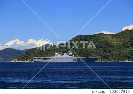 来島海峡を東航する護衛艦ひゅうが 133637910