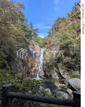 仙娥滝(昇仙峡、日本の滝百選、平成の名水百選) 仙娥滝(昇仙峡、日本の滝百選、平成の名水百選) 133638136