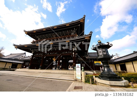 京都府　東本願寺・御影堂門（重要文化財） 京都市 下京区 常葉町　2022年2月 133638182