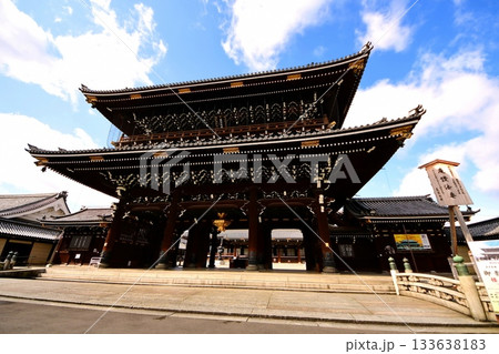 京都府　東本願寺・御影堂門（重要文化財） 京都市 下京区 常葉町　2022年2月 133638183