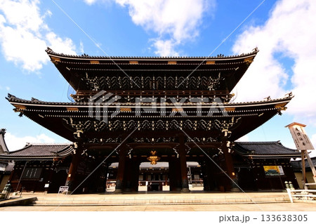 京都府　東本願寺・御影堂門（重要文化財） 京都市 下京区 常葉町　2022年2月 133638305