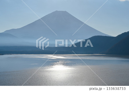 本栖湖　富士山　富士河口湖町 133638733