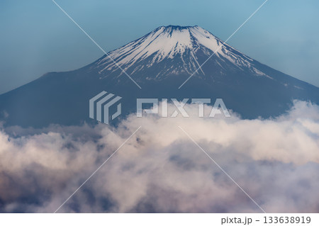 丹沢・檜洞丸から見る雲上の富士山 丹沢・檜洞丸から見る雲上の富士山 133638919
