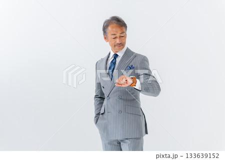 ビジネスマン　ポートレート　おしゃれ  133639152