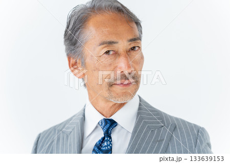 ビジネスマン　ポートレート　おしゃれ  133639153