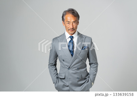 ビジネス シニア男性 クール ビジネス シニア男性 クール 133639158