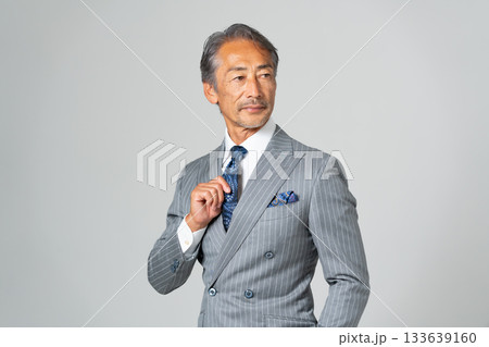 ビジネス　シニア男性　クール 133639160
