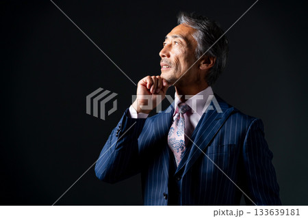 ビジネス　シニア男性　クール 133639181