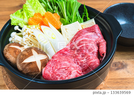 すき焼きの材料盛り合わせ すき焼きの材料盛り合わせ 133639569