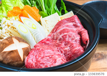 すき焼きの材料盛り合わせ すき焼きの材料盛り合わせ 133639570