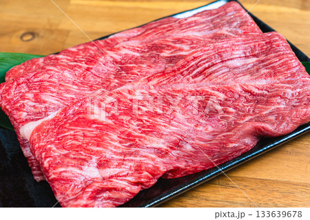 神戸牛の肩肉スライス 133639678