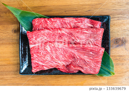 神戸牛の肩肉スライス 133639679