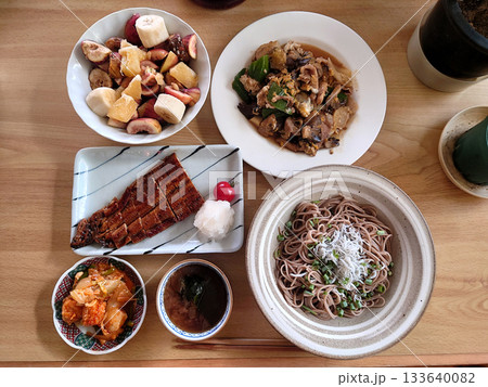 土用の丑の日 - 鰻の蒲焼きをベースにした日替わり和風定食の一例(鰻の蒲焼きとざるそば) 土用の丑の日 - 鰻の蒲焼きをベースにした日替わり和風定食の一例(鰻の蒲焼きとざるそば) 133640082