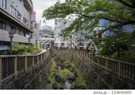 東京都北区音無親水公園の風景 JR王子駅北口前 東京都北区音無親水公園の風景 JR王子駅北口前 133640905