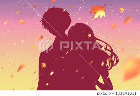 外出する男女 紅葉 シルエット 夕暮れ 外出する男女 紅葉 シルエット 夕暮れ 133641011