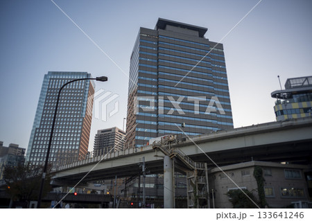 夕暮れの東京飯田橋の風景 夕暮れの東京飯田橋の風景 133641246