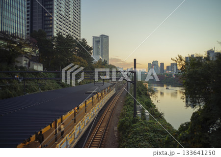 夕暮れの東京飯田橋の風景 夕暮れの東京飯田橋の風景 133641250