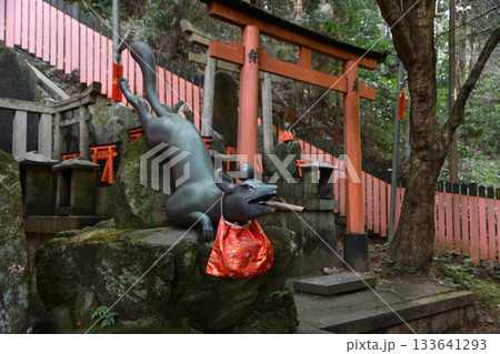 お稲荷様の手水 133641293