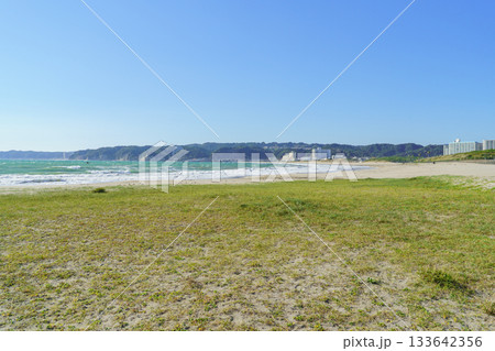 【千葉県】御宿海岸・岩和田海岸付近から中央海岸・浜海岸方面を望む風景 【千葉県】御宿海岸・岩和田海岸付近から中央海岸・浜海岸方面を望む風景 133642356