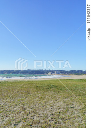【千葉県】御宿海岸・岩和田海岸付近から中央海岸・浜海岸方面を望む風景 133642357