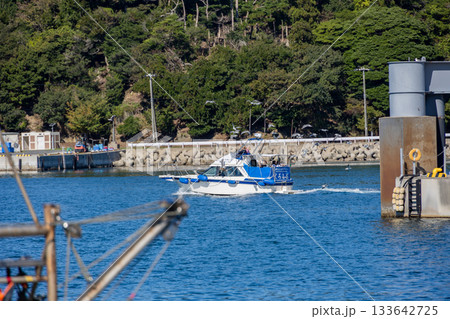 〈宮城県〉鮎川漁港の定期船 133642725