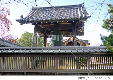京都大覚寺の鐘楼-1 133642789