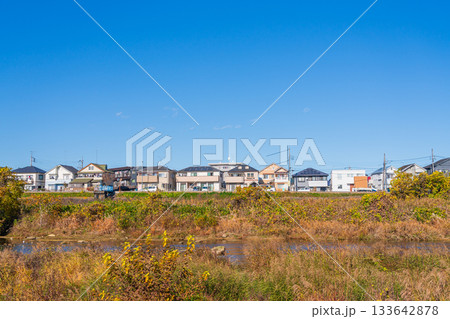 秋色の住宅街 133642878