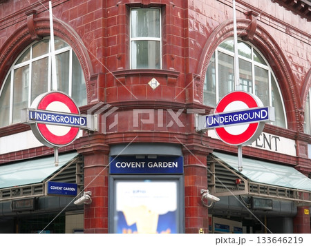 ロンドン　コヴェントガーデン駅 133646219