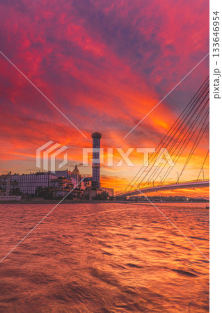 舞洲スラッジセンター 夕暮れ 舞洲スラッジセンター 夕暮れ 133646954